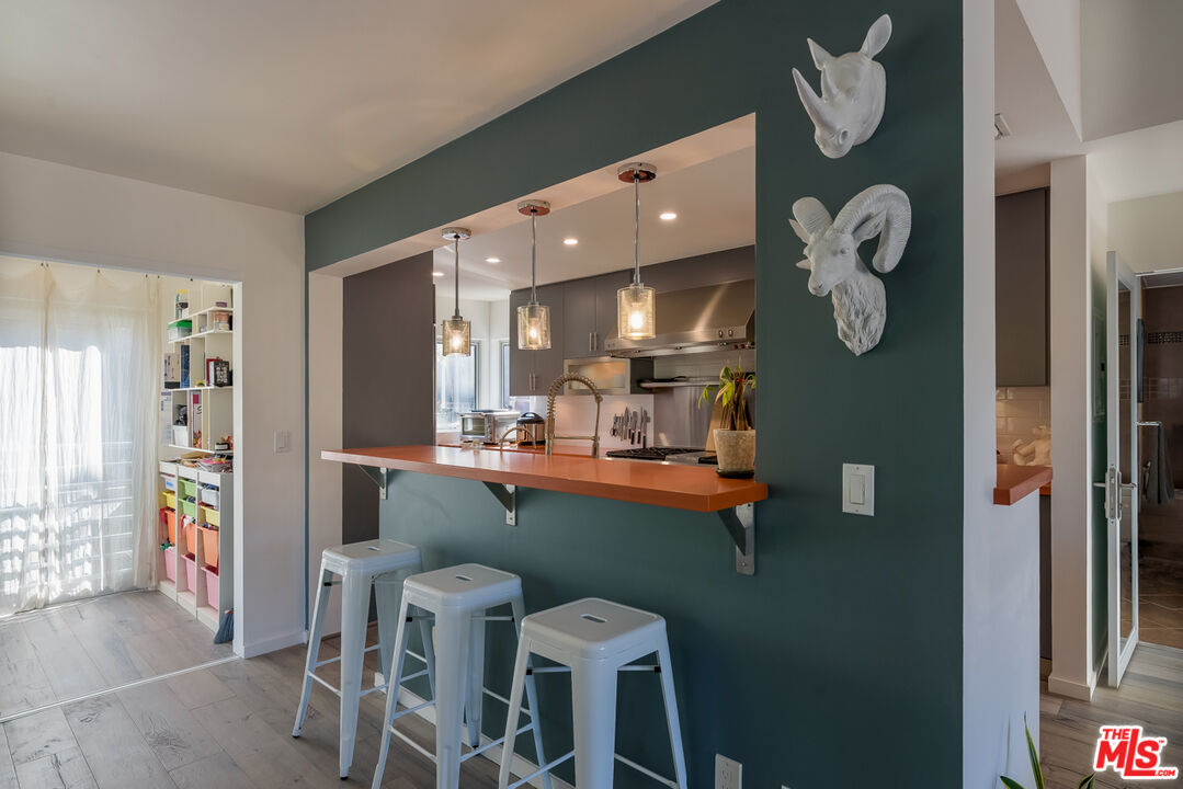 6830 Cahuenga Park Trl