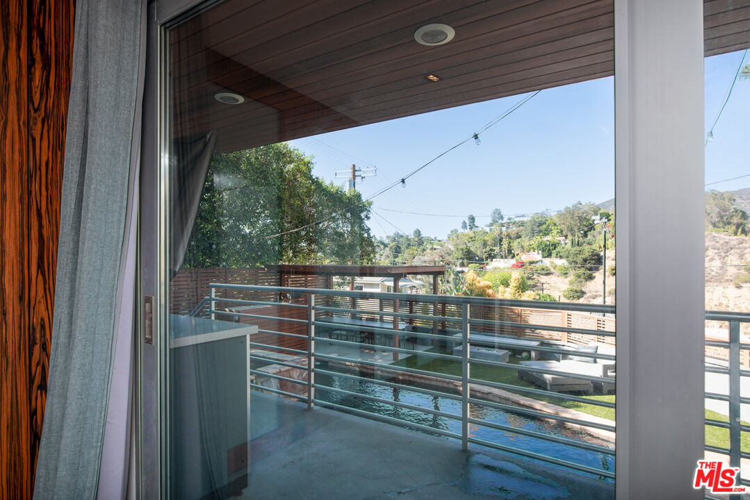 6830 Cahuenga Park Trl