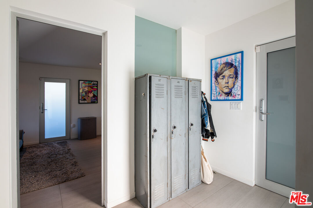 6830 Cahuenga Park Trl