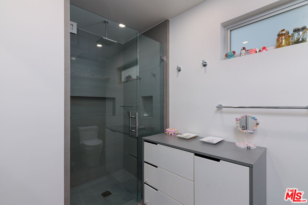 6830 Cahuenga Park Trl
