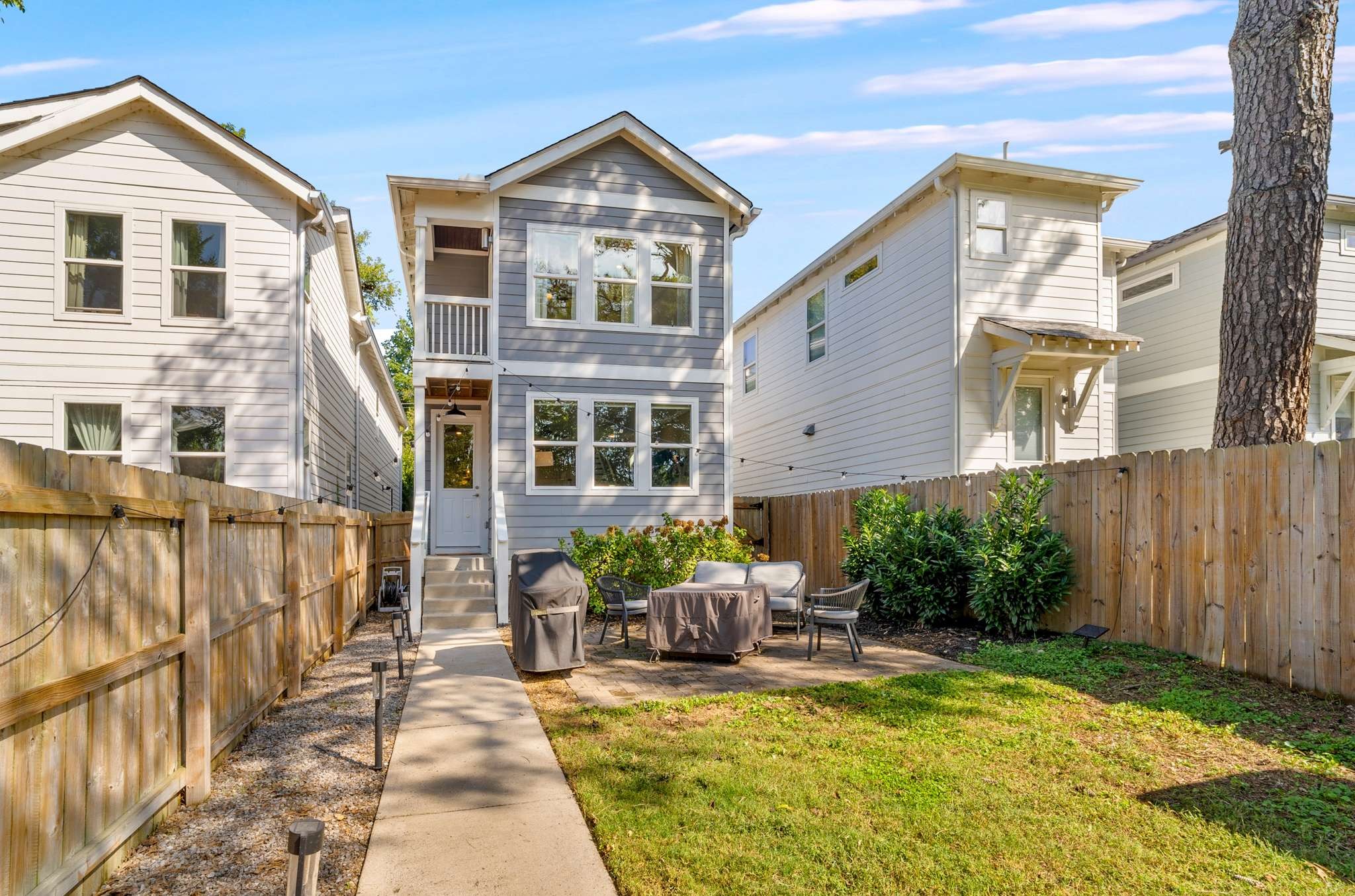 111B Rosebank Ave