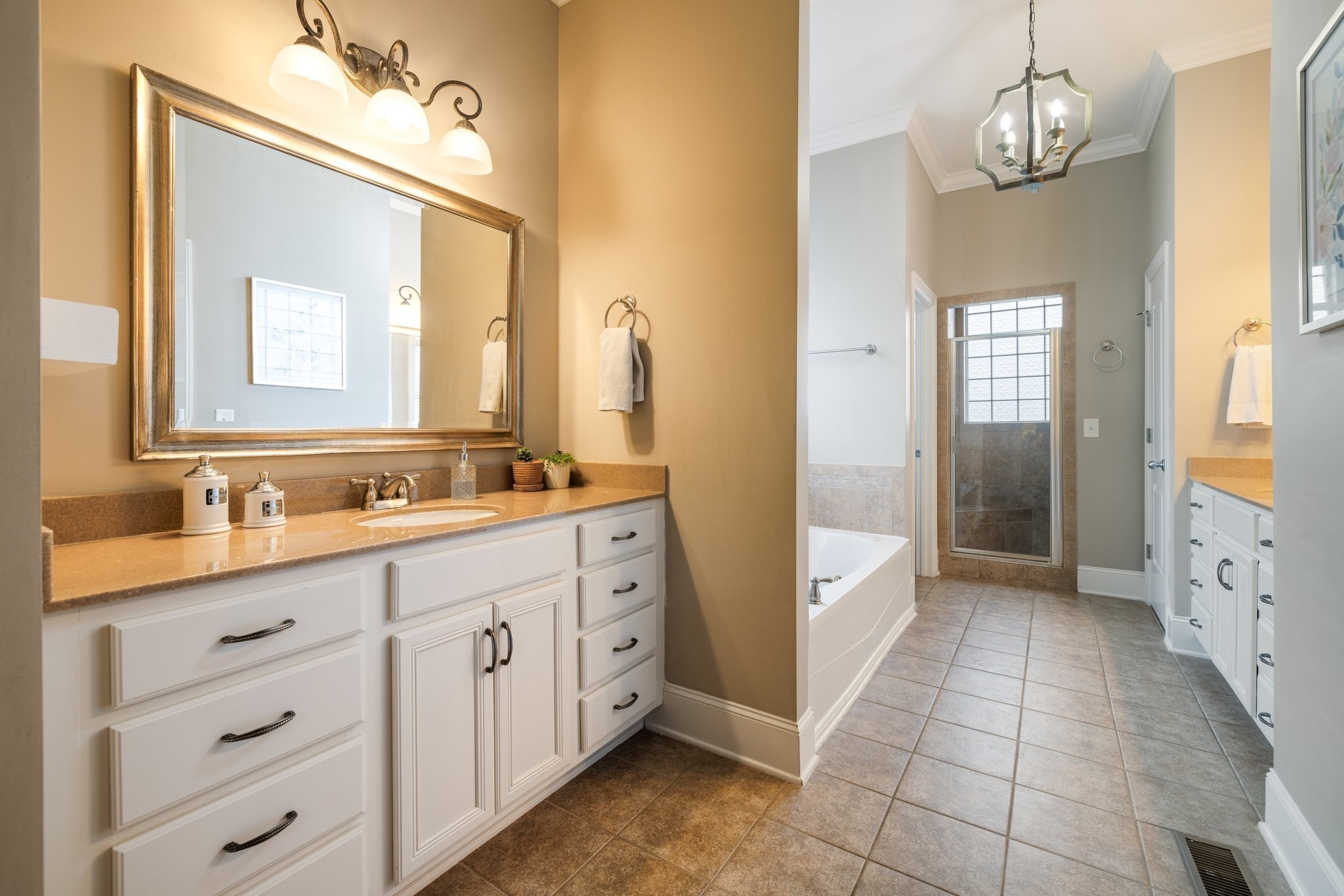 3448 Colebrook Dr