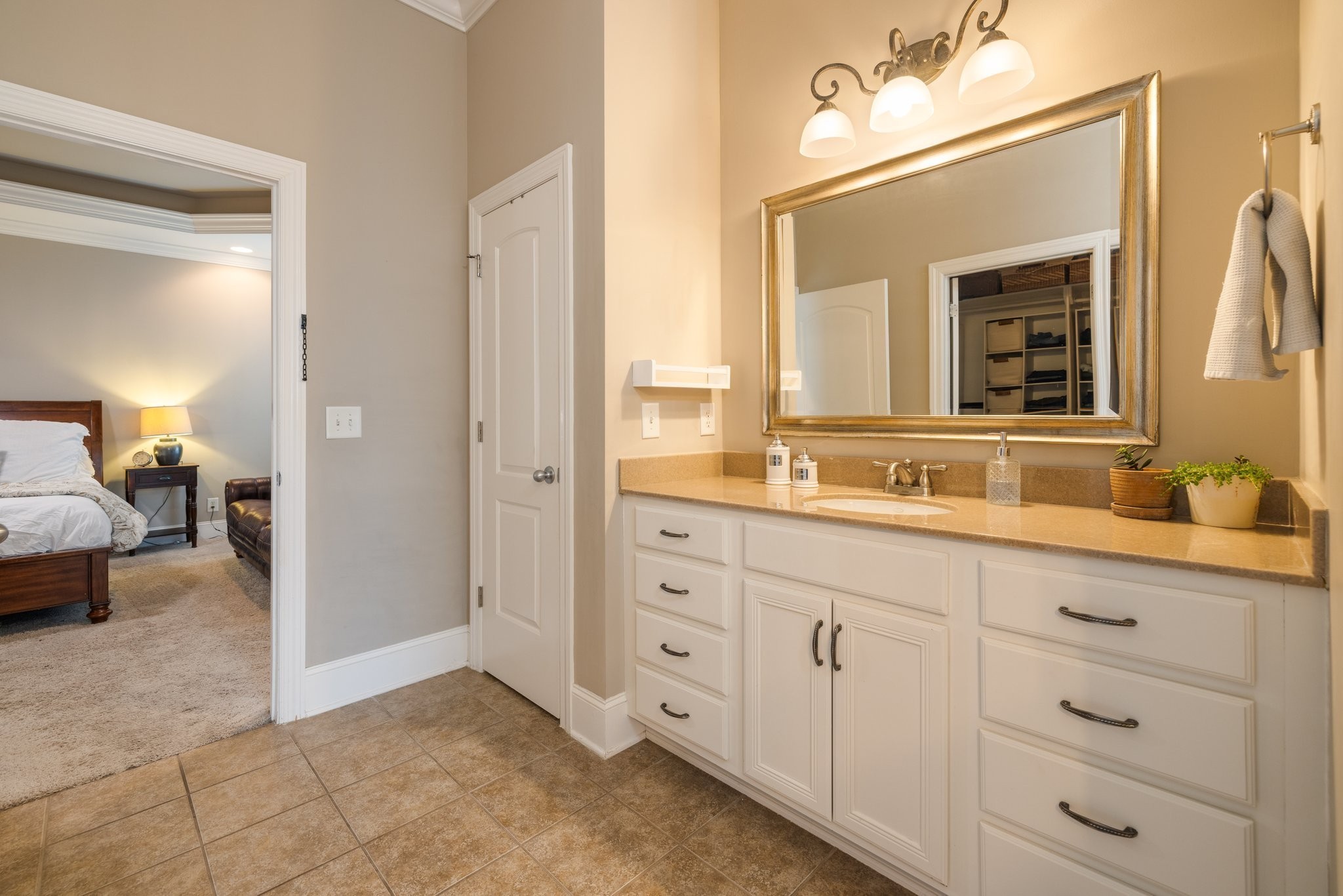 3448 Colebrook Dr