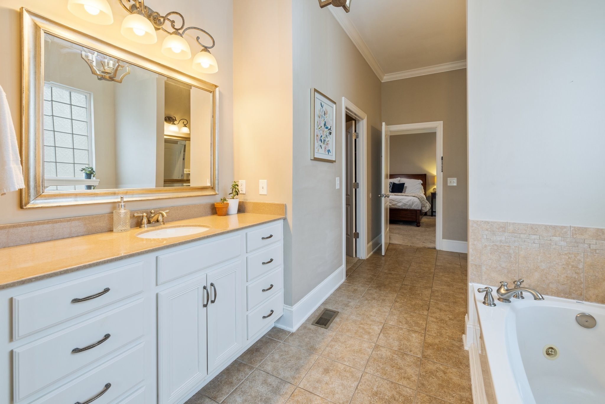 3448 Colebrook Dr