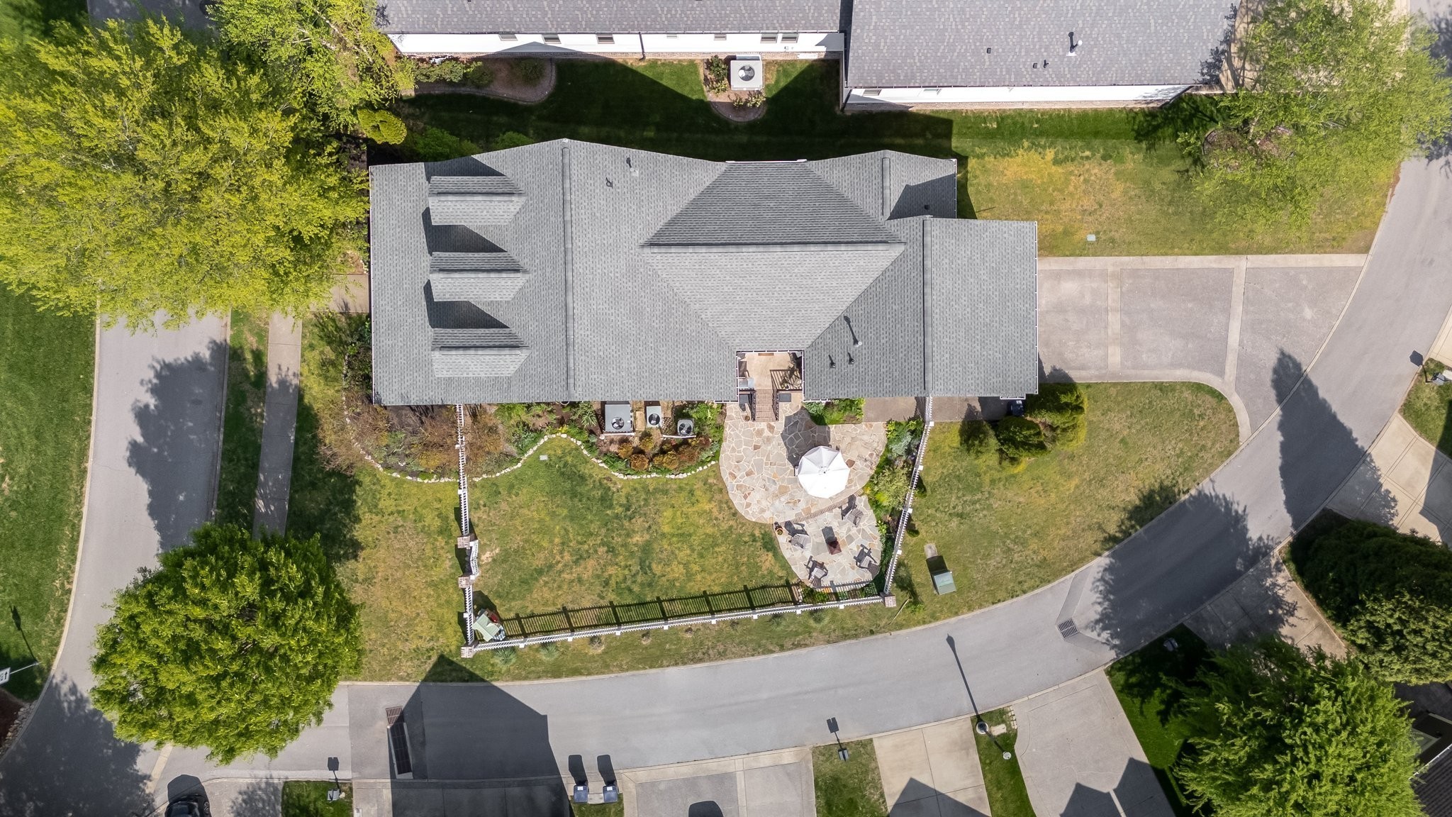 3448 Colebrook Dr