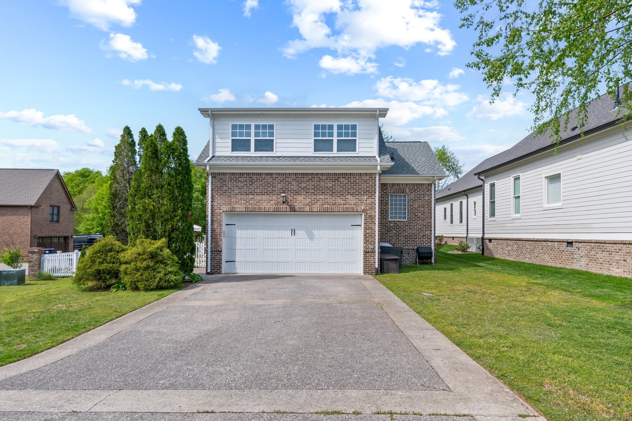 3448 Colebrook Dr