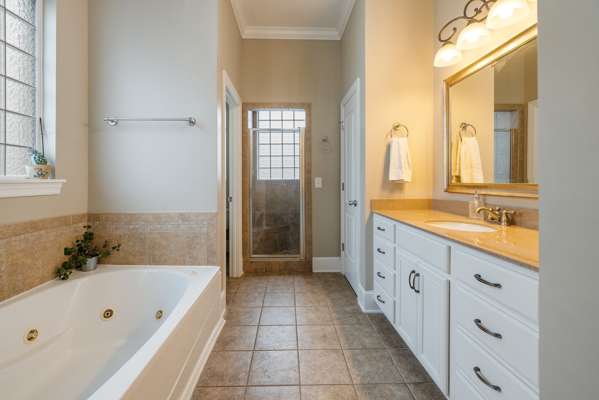 3448 Colebrook Dr