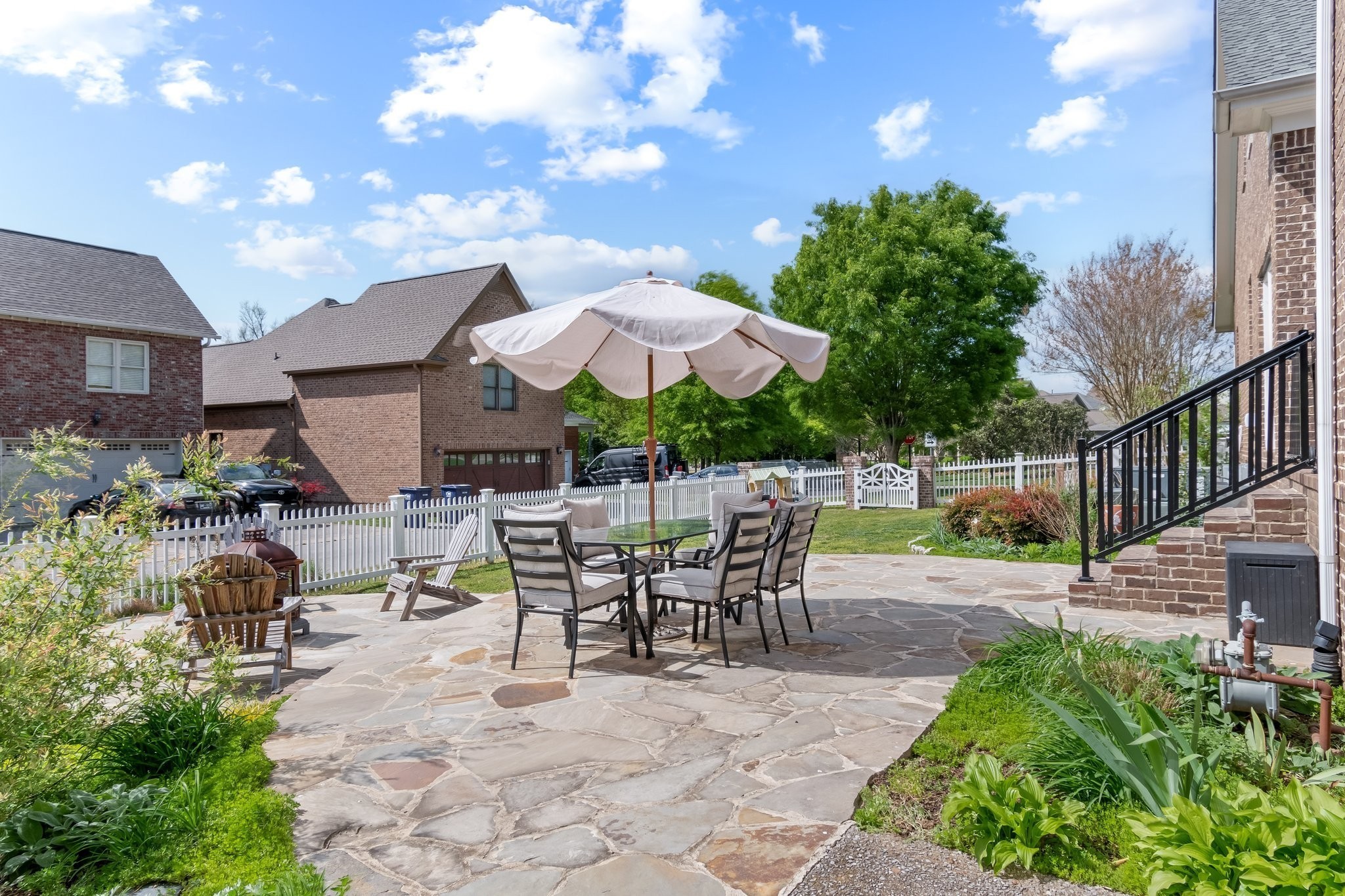 3448 Colebrook Dr
