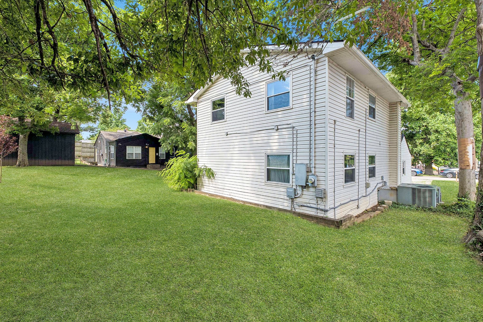 2818 Azalea Pl