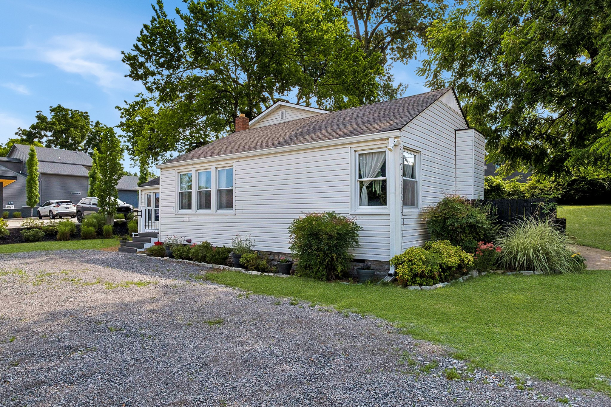 2818 Azalea Pl