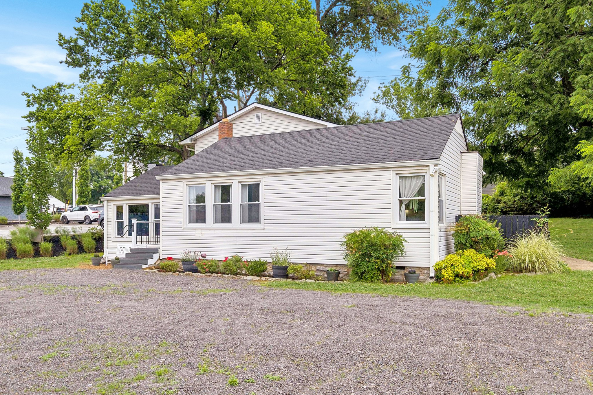 2818 Azalea Pl