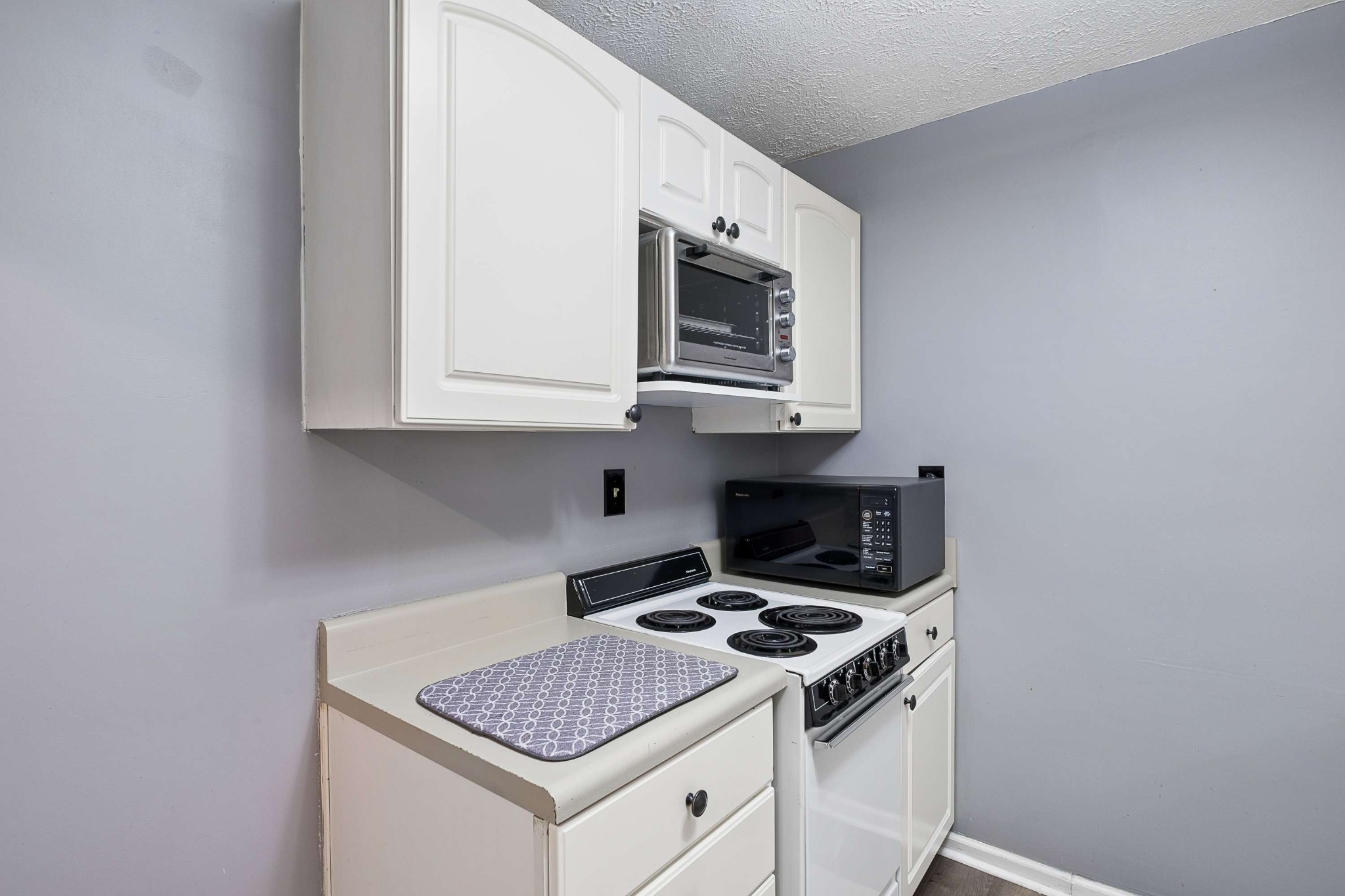 2818 Azalea Pl