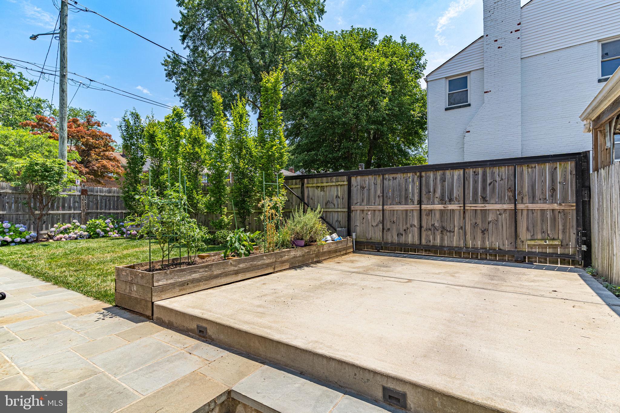 1224 ASPEN ST NW
