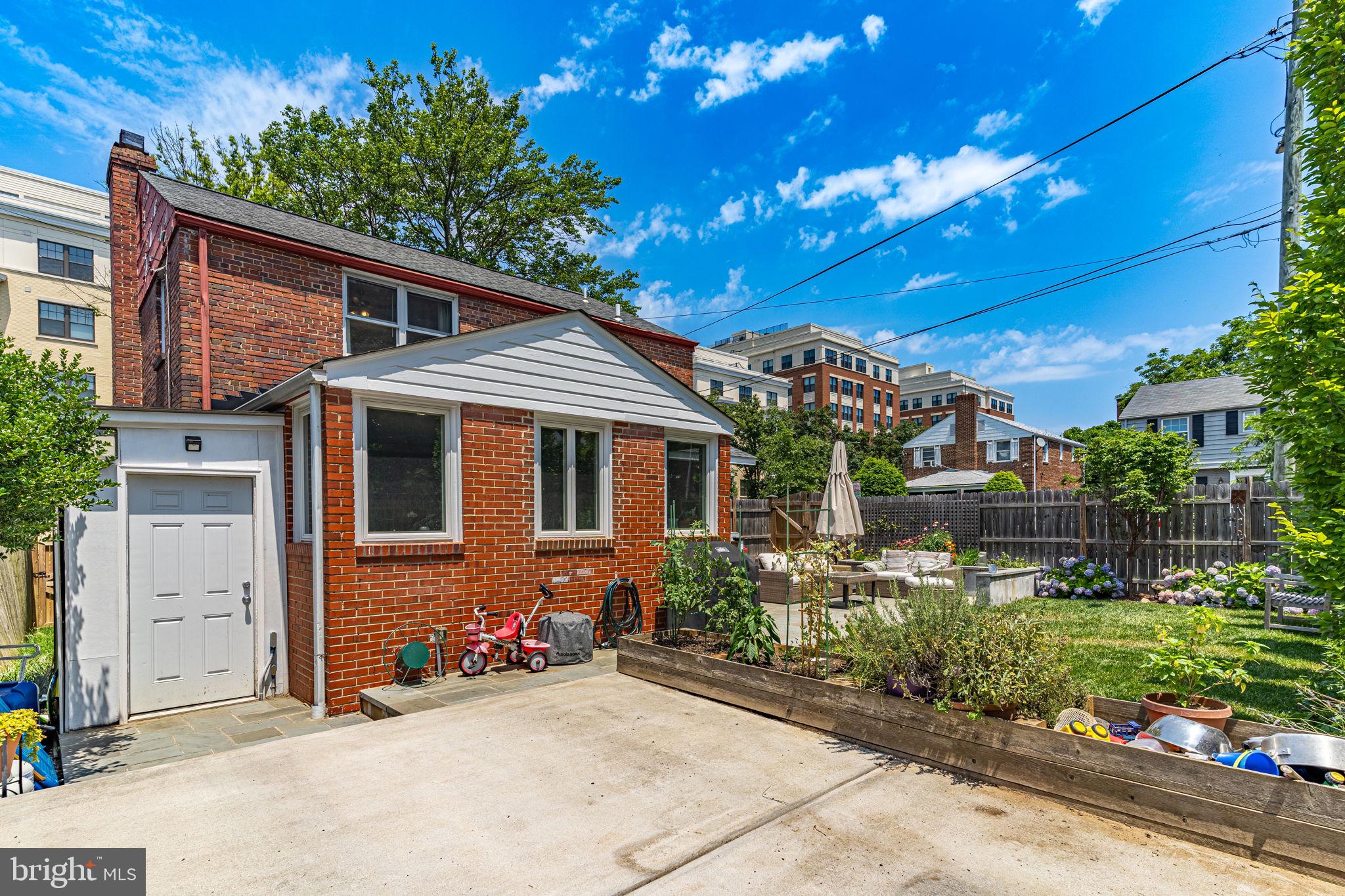 1224 ASPEN ST NW