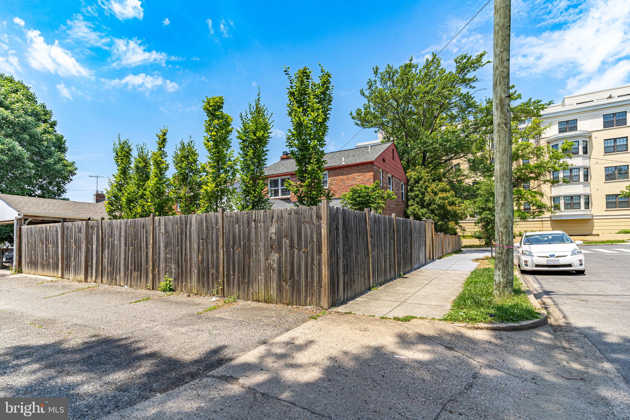 1224 ASPEN ST NW