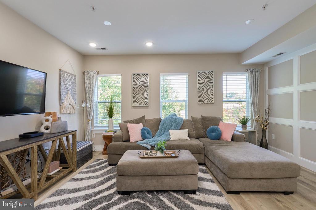 1206 Longfellow St NW #4