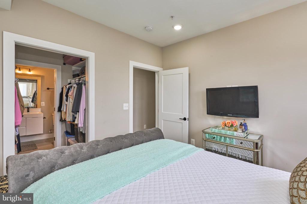1206 Longfellow St NW #4
