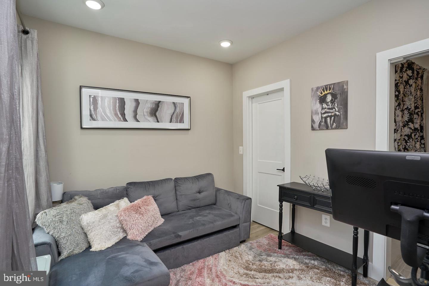 1206 Longfellow St NW #4