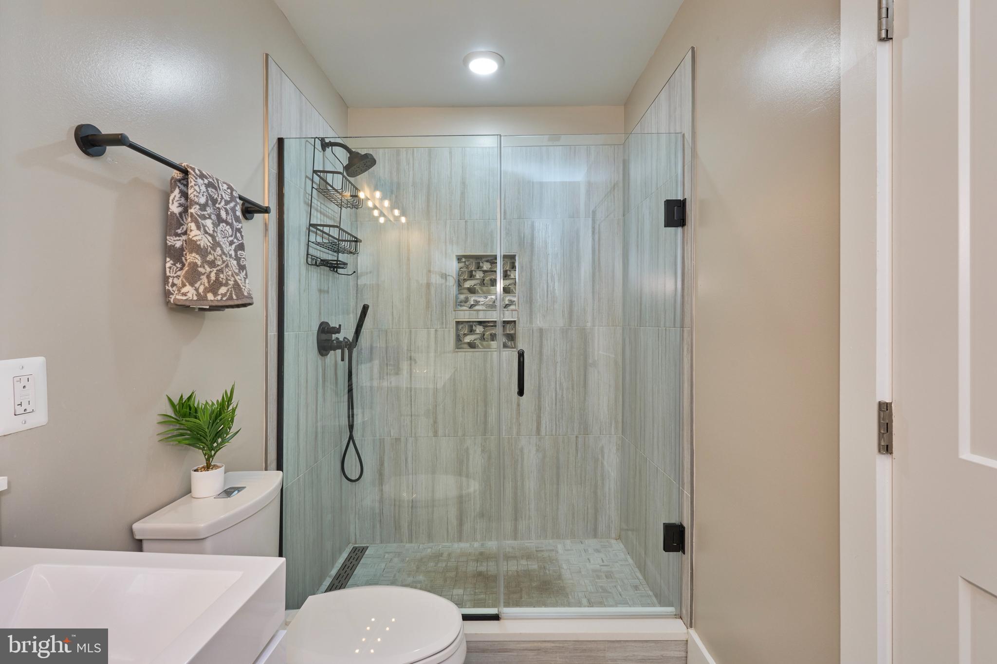 1206 Longfellow St NW #4
