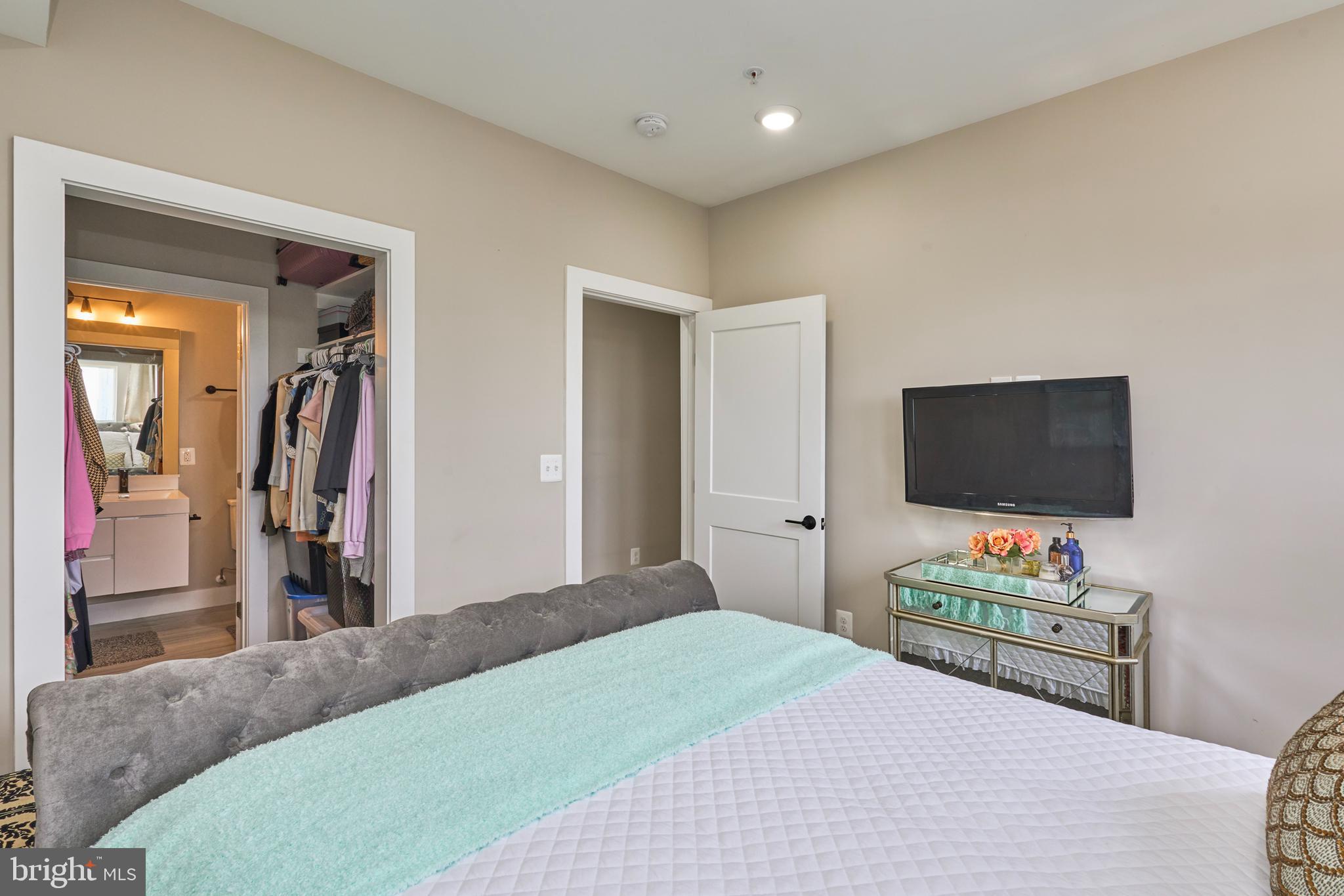 1206 Longfellow St NW #4