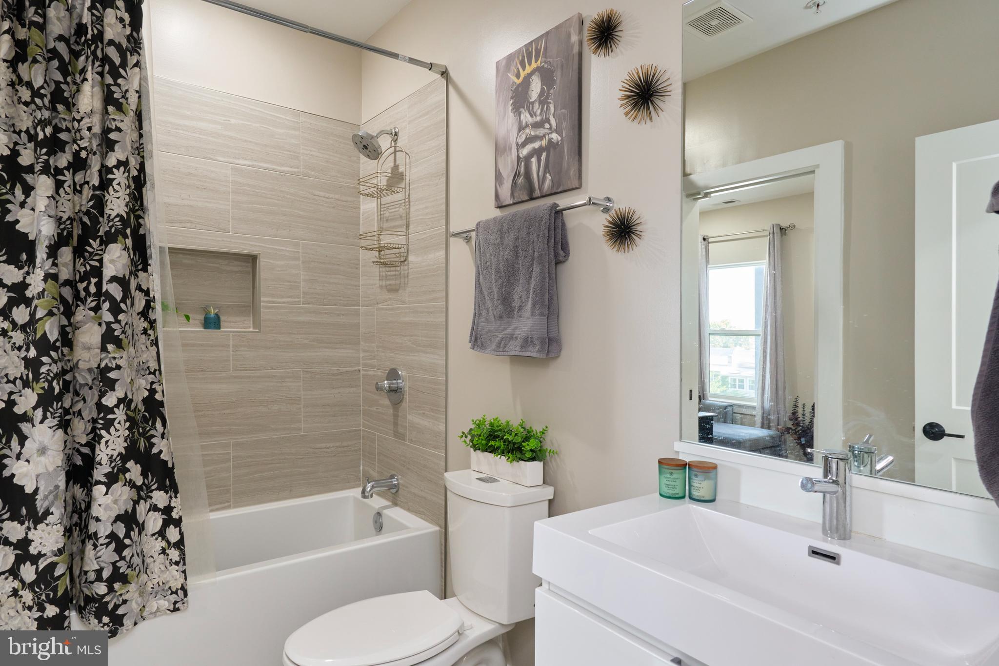 1206 Longfellow St NW #4