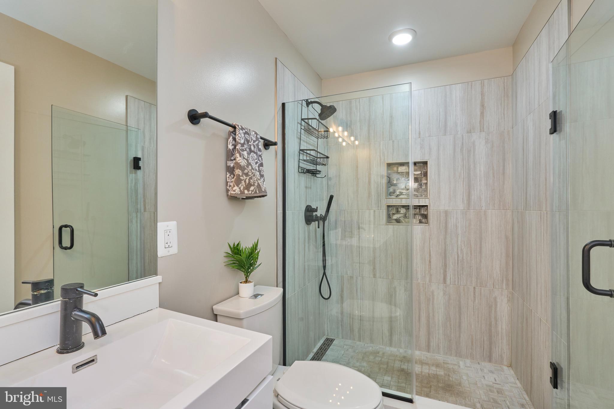 1206 Longfellow St NW #4