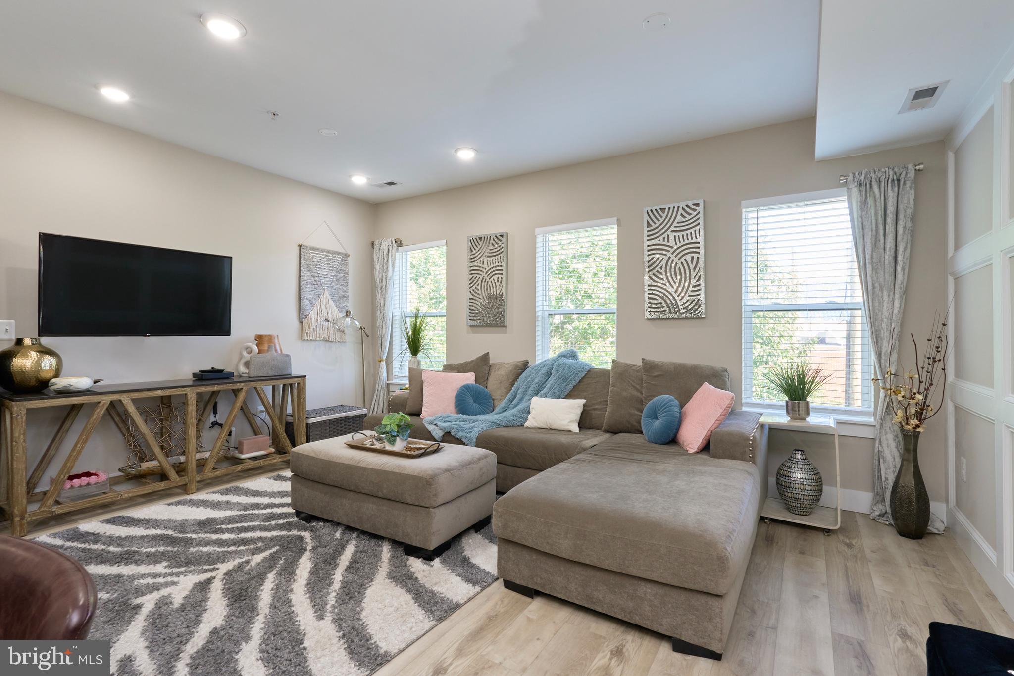1206 Longfellow St NW #4