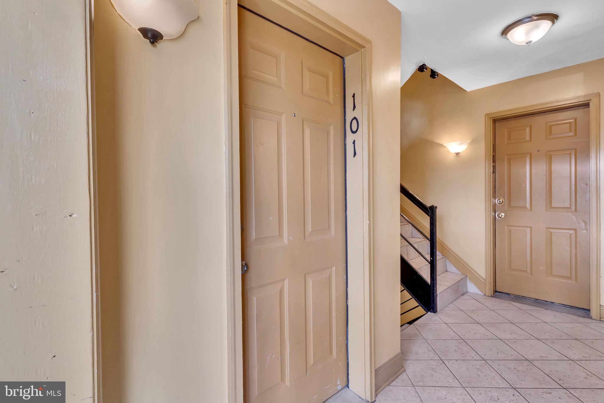 912 Barnaby St SE #101