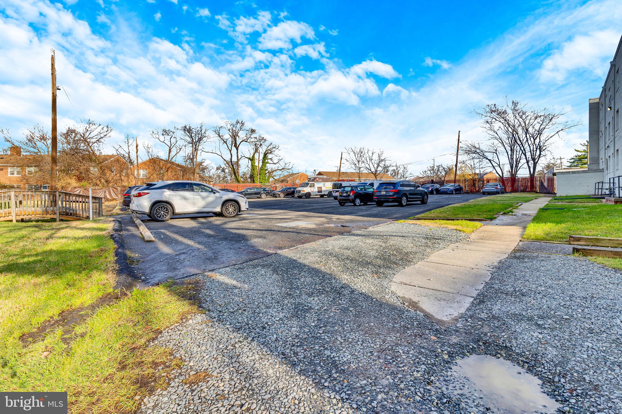 912 Barnaby St SE #101