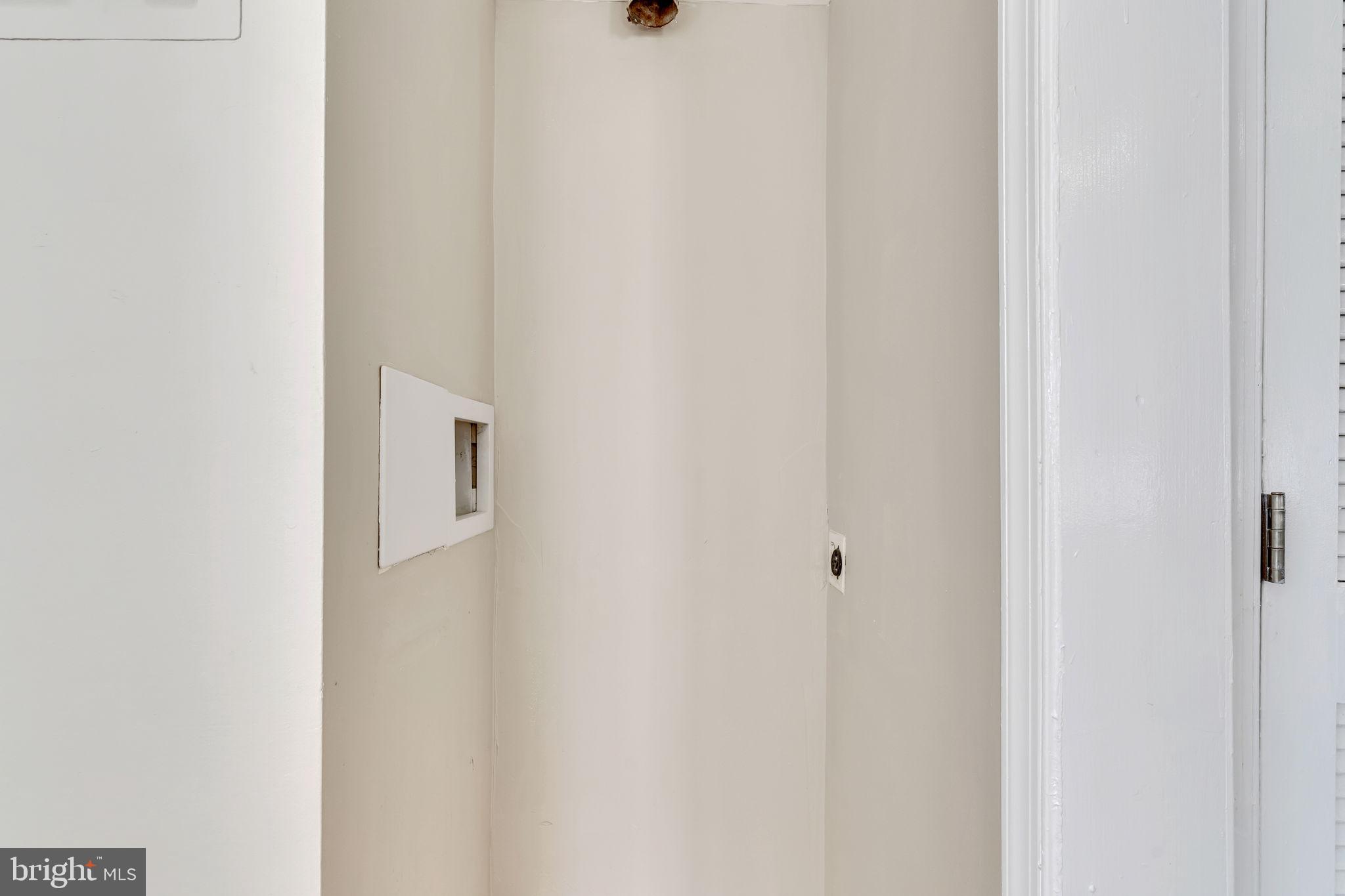 912 Barnaby St SE #101