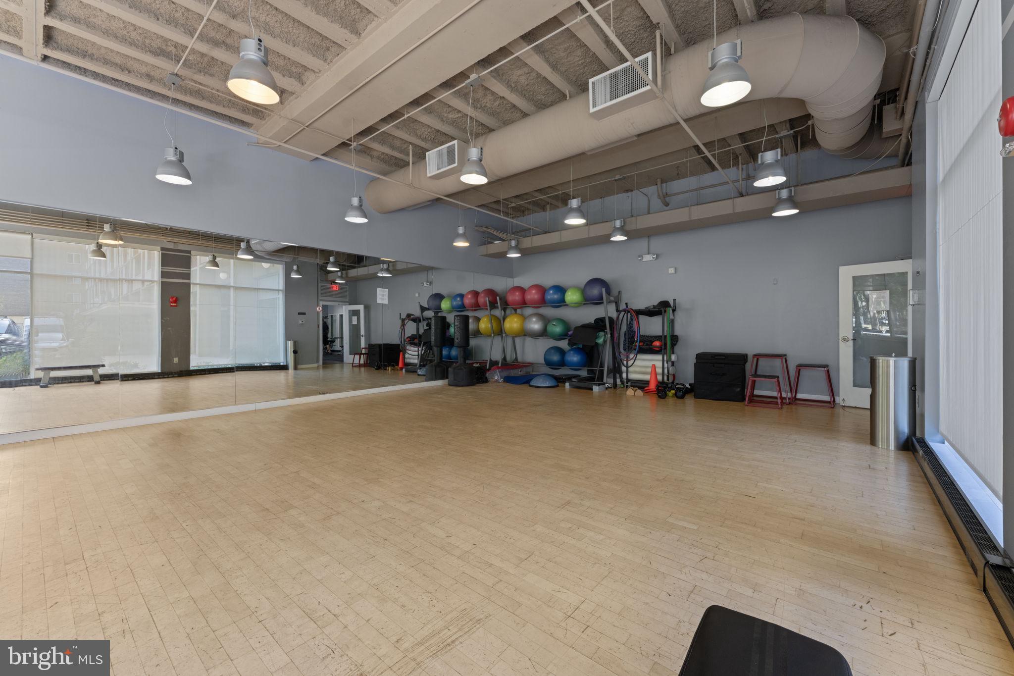 355 I STREET SW S104