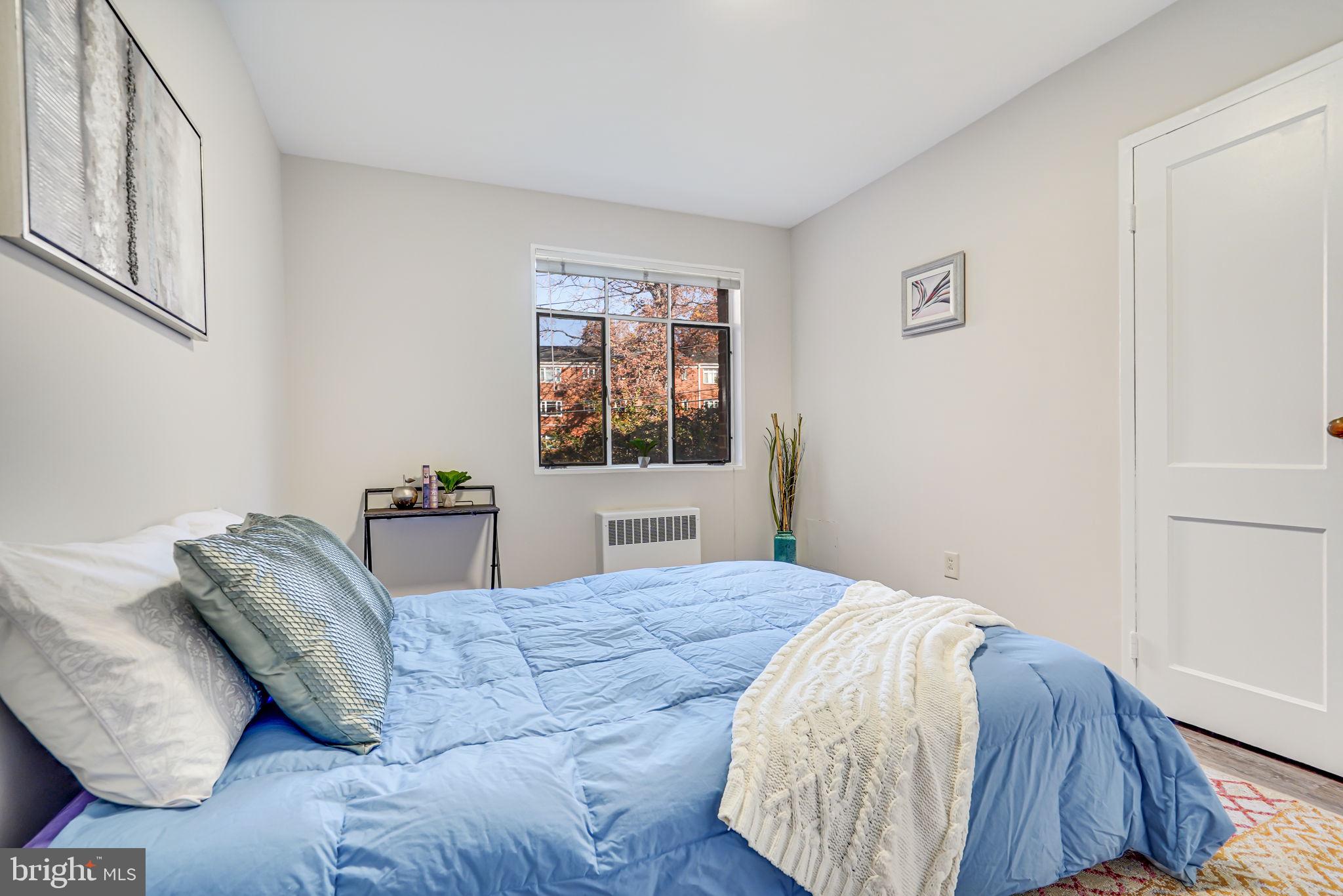 10413 Montrose Ave #101