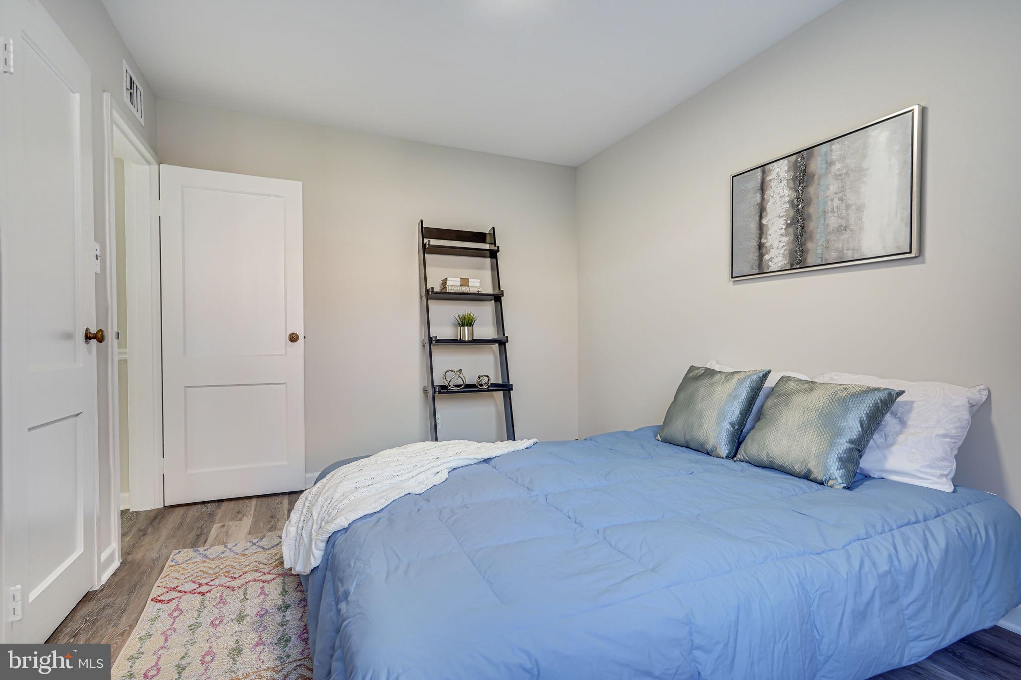 10413 Montrose Ave #101