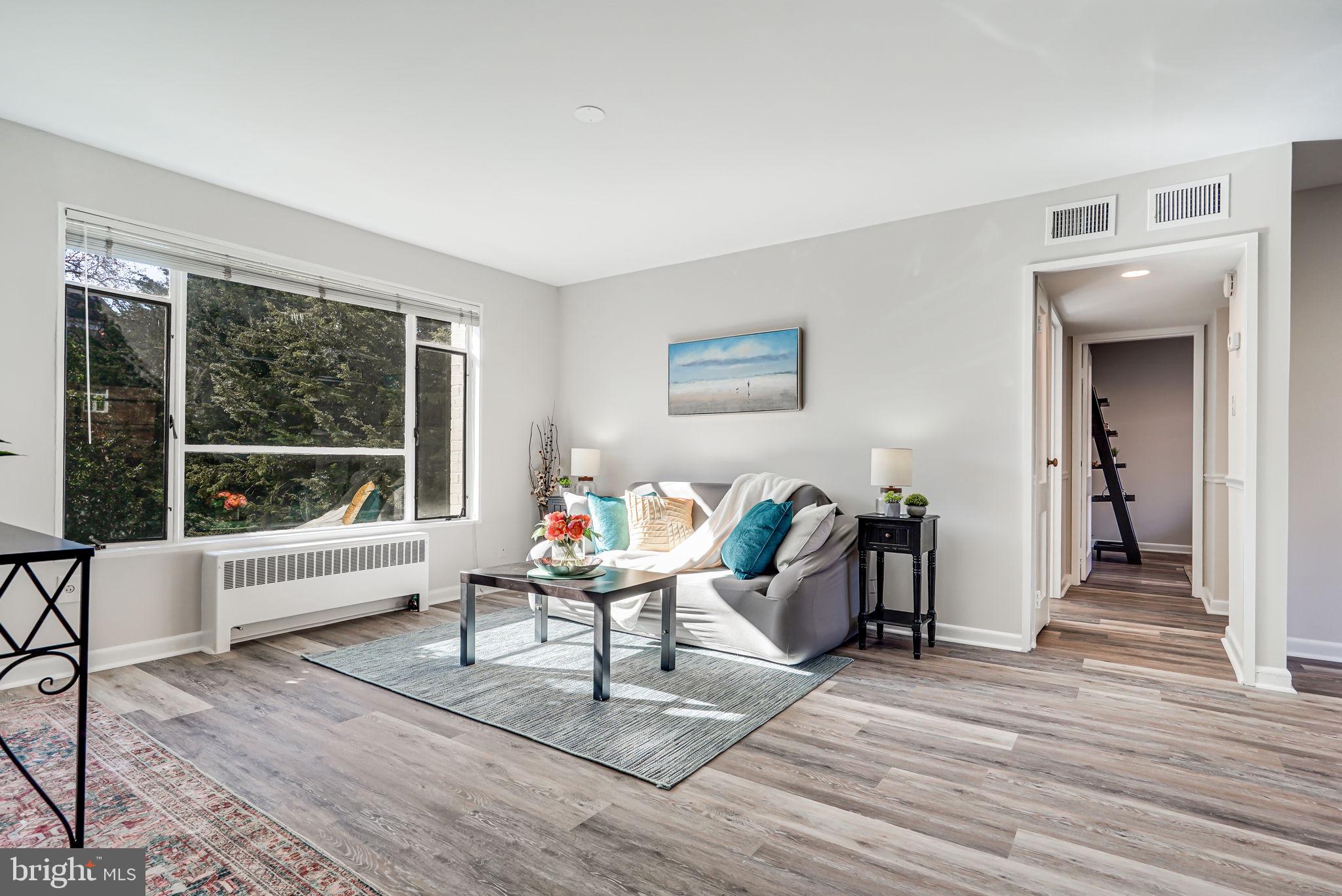 10413 Montrose Ave #101