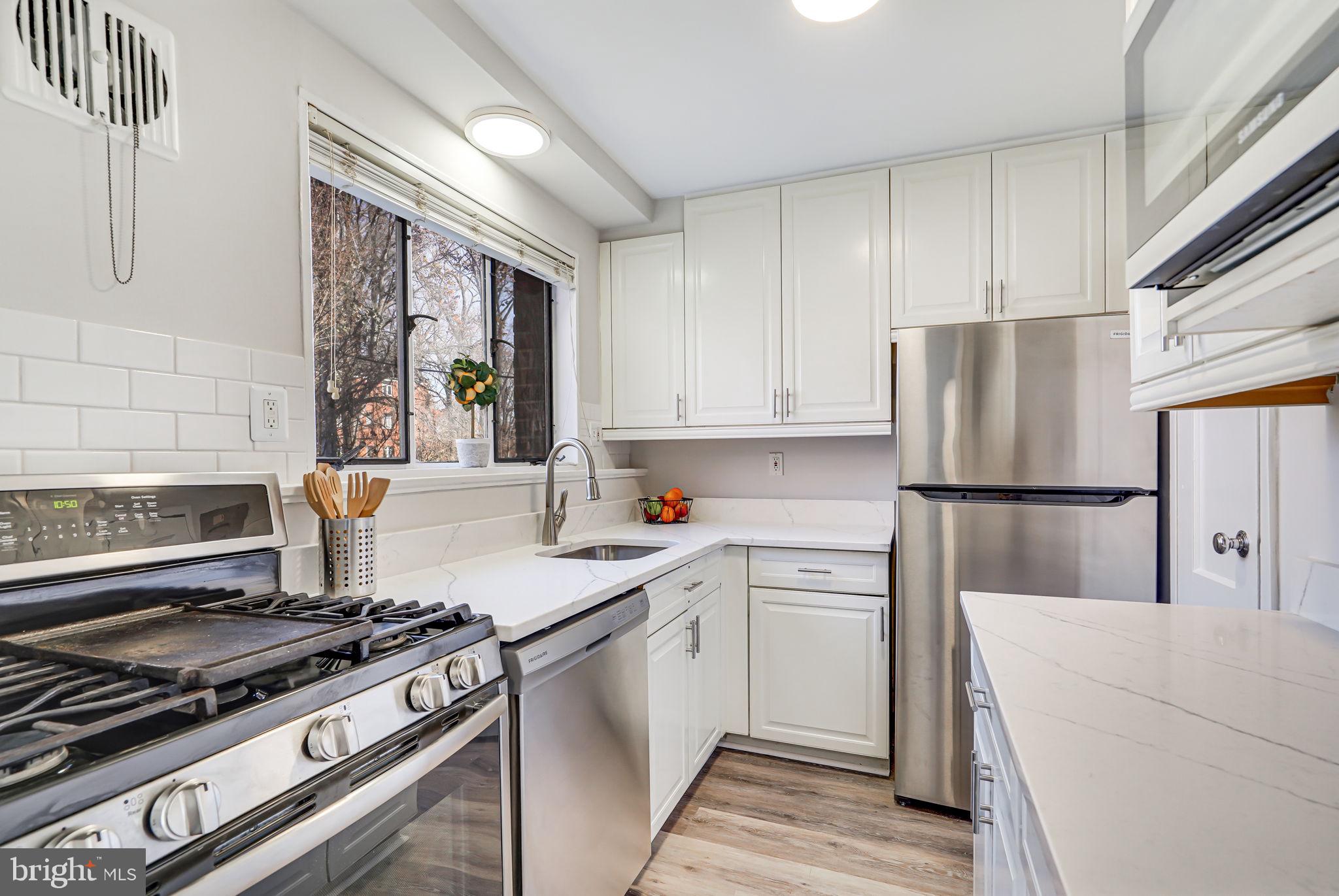 10413 Montrose Ave #101