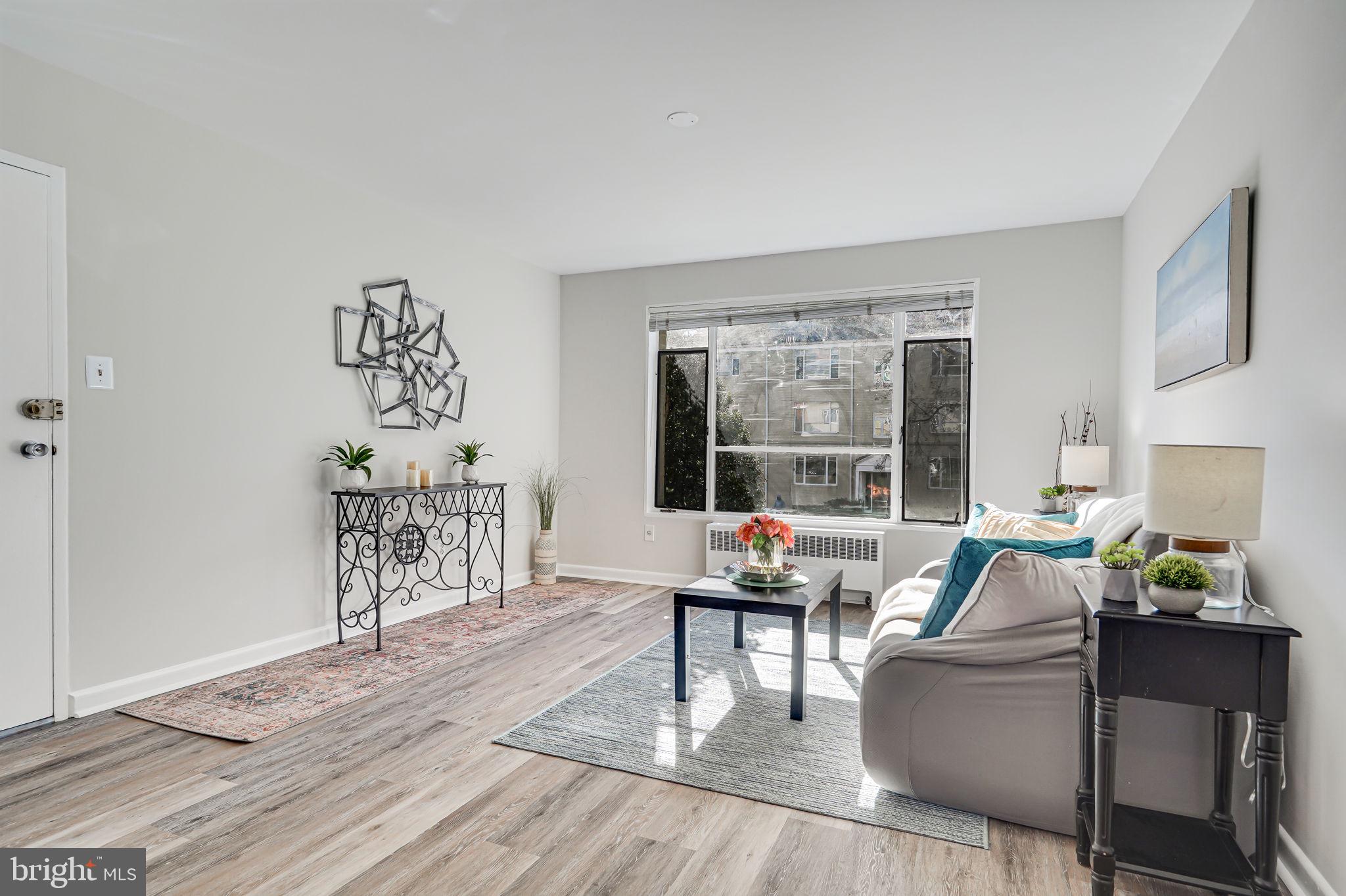 10413 Montrose Ave #101