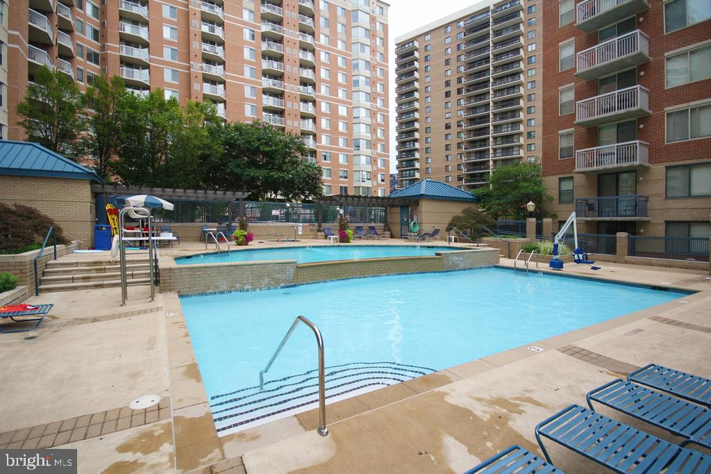 3835 9TH ST N #1007E