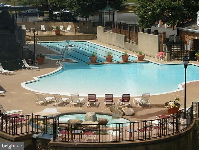 1111 Arlington Blvd #935