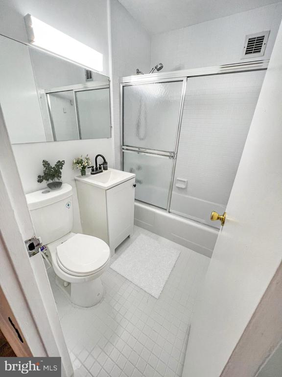 1111 Arlington Blvd #935
