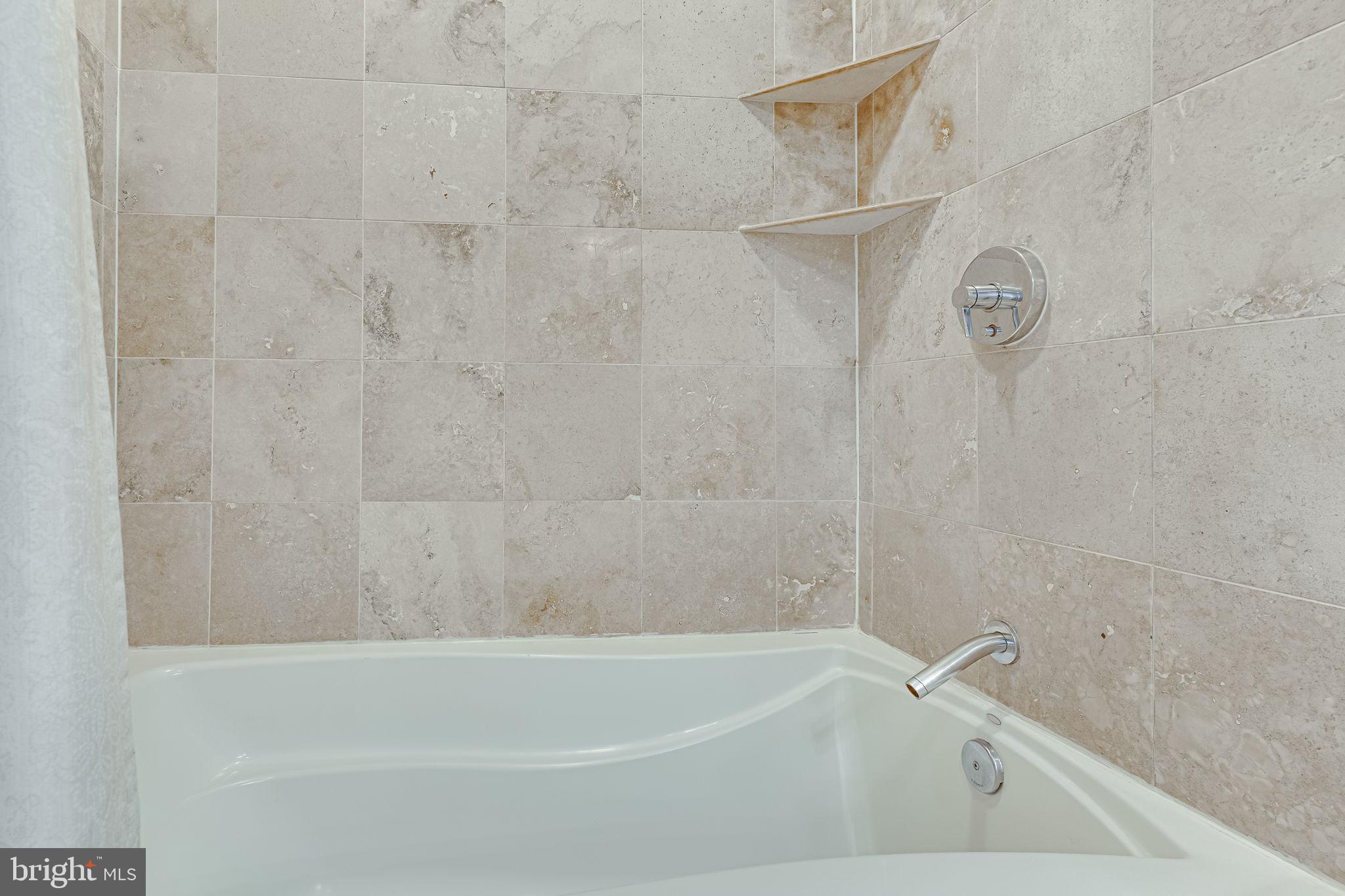 2200 N WESTMORELAND ST #229