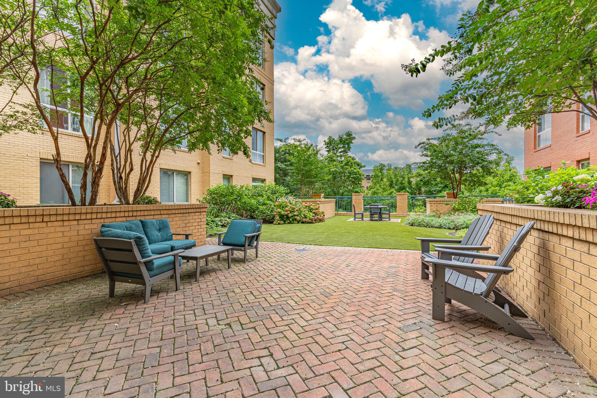 2200 N WESTMORELAND ST #229