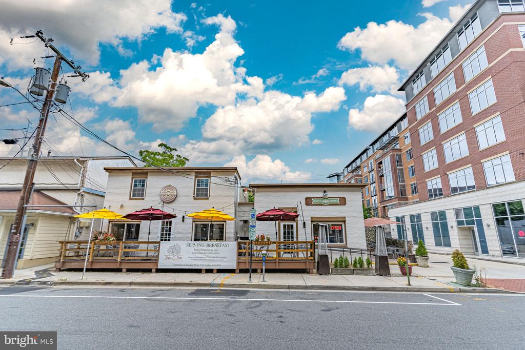 2200 N WESTMORELAND ST #229
