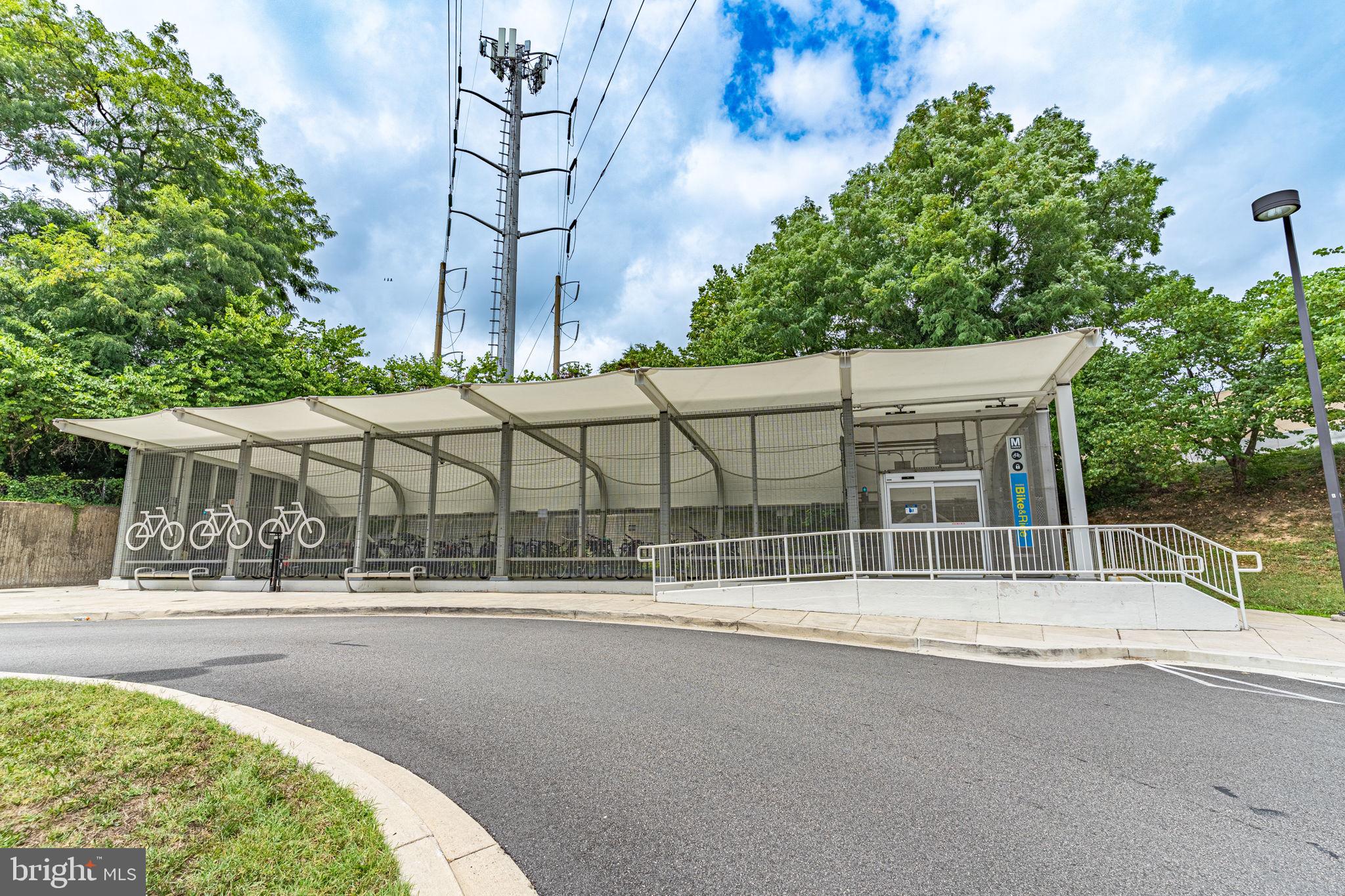 2200 N WESTMORELAND ST #229