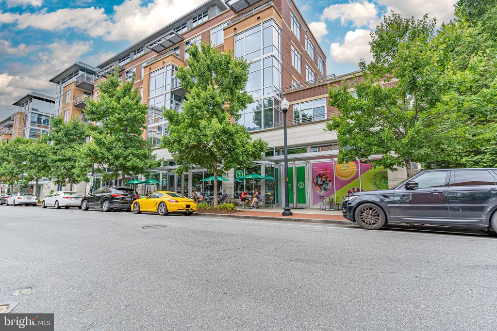 2200 N WESTMORELAND ST #229