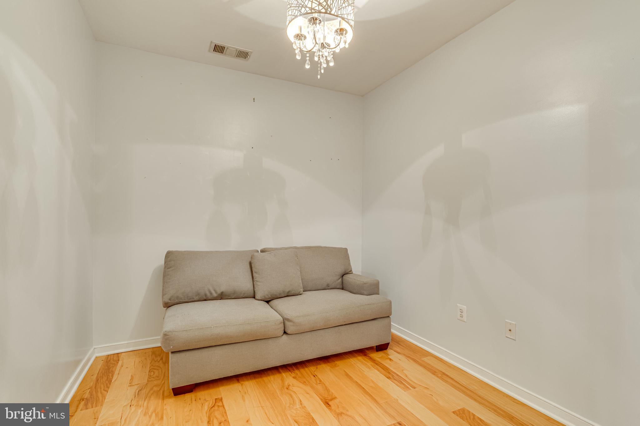 2200 N WESTMORELAND ST #229