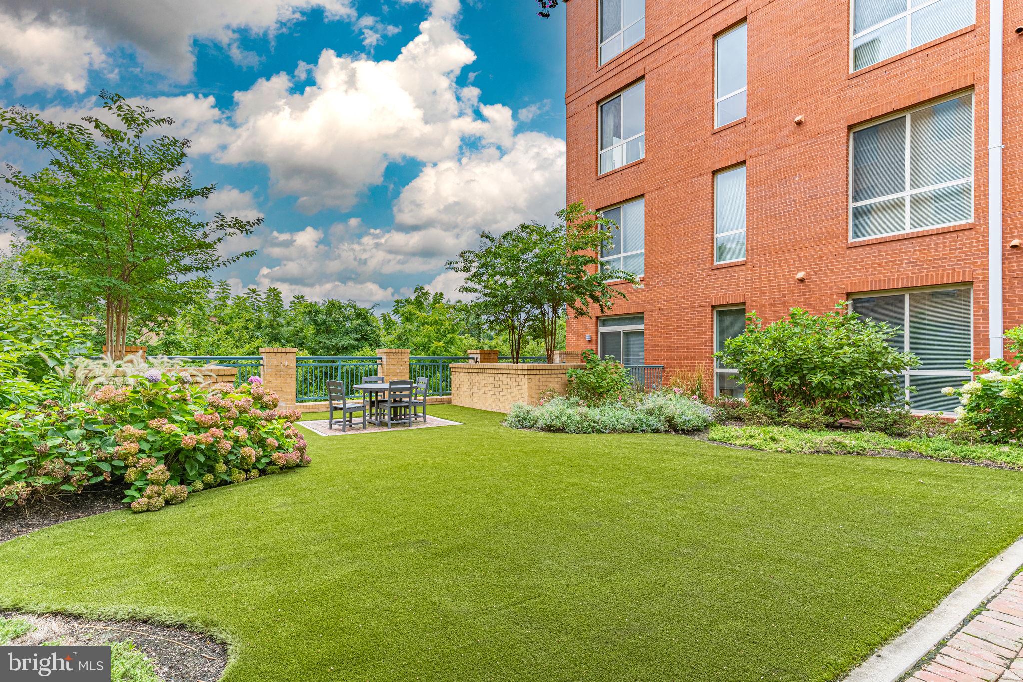 2200 N WESTMORELAND ST #229