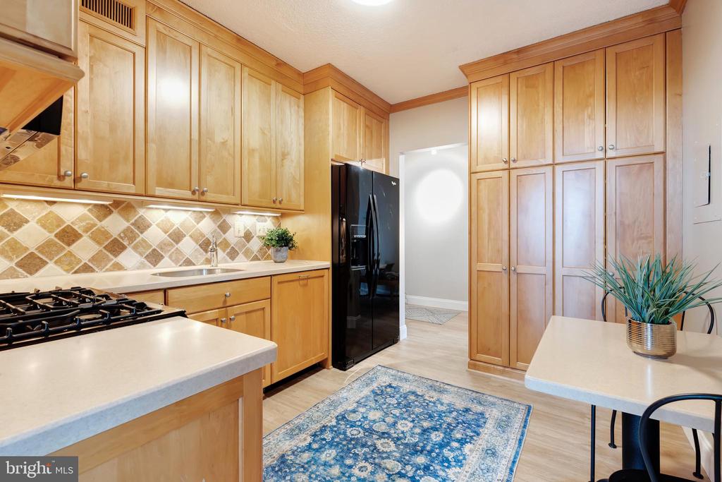 4141 N HENDERSON ROAD 805
