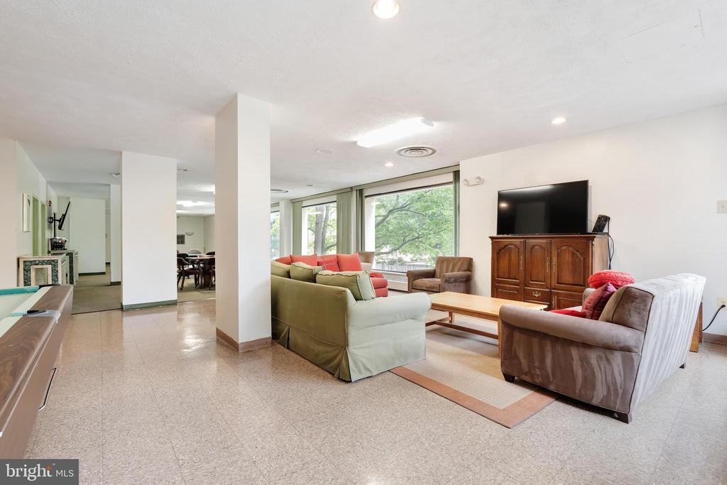 4141 N HENDERSON ROAD 805