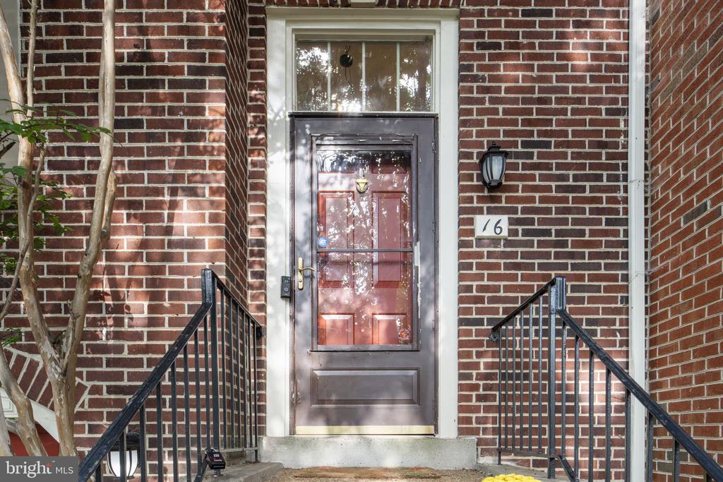 16 S MANCHESTER STREET