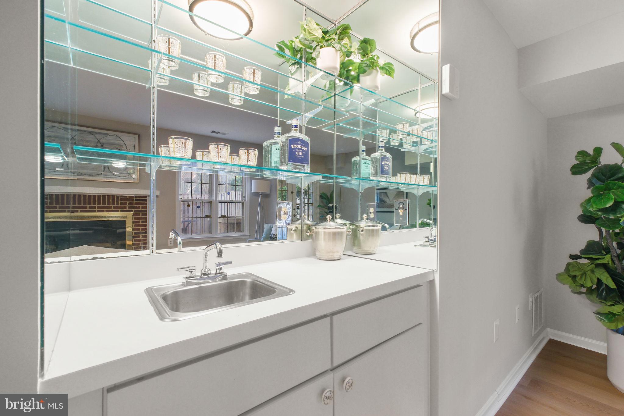 16 S MANCHESTER STREET